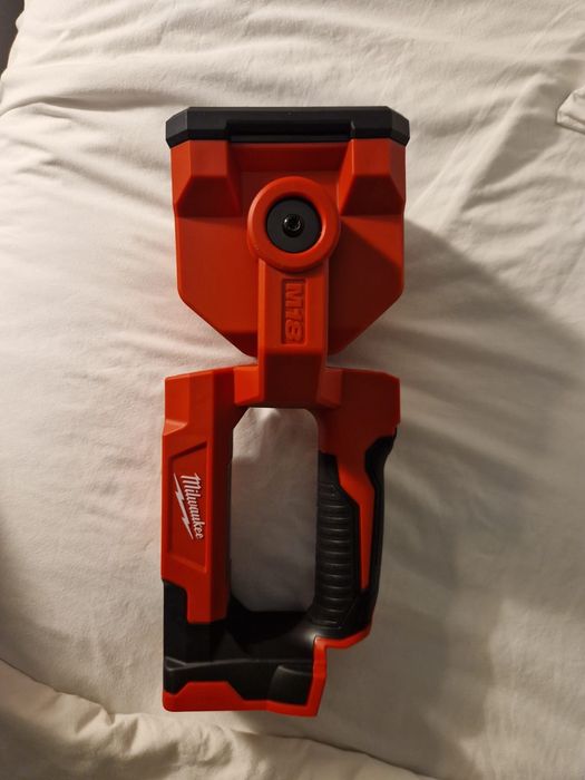 Фонарик Milwaukee