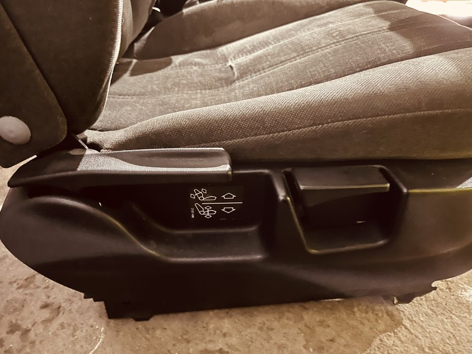 Пара передних сидений BMW E34