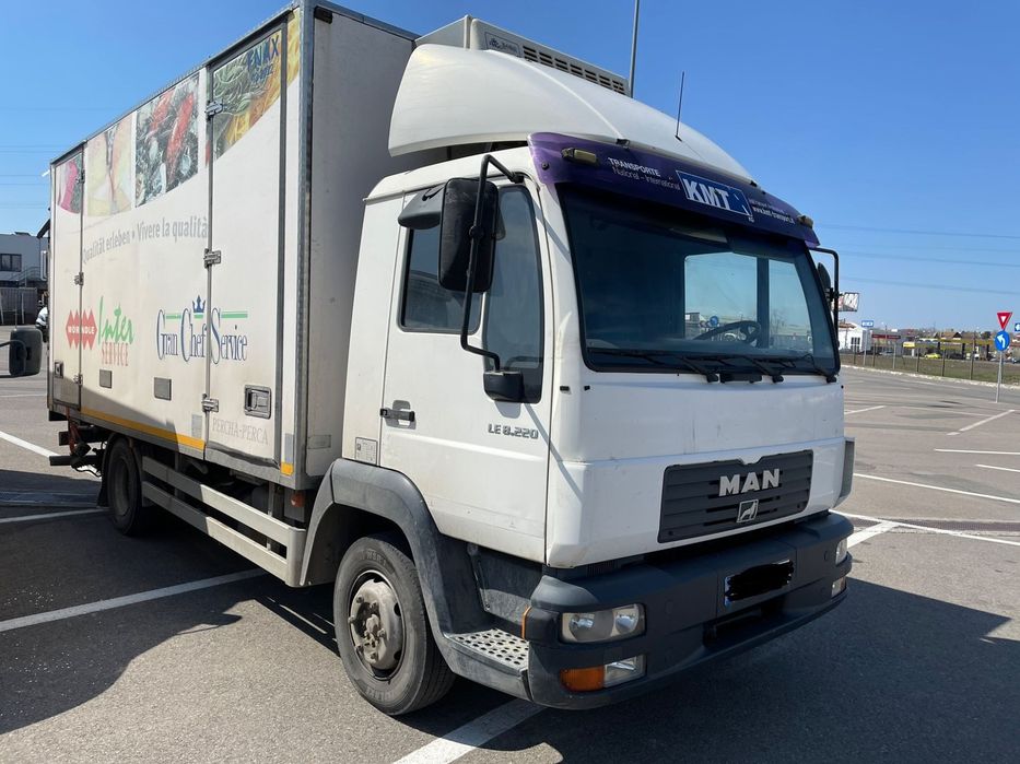 MAN 8225L Camion MAN frigorific cu lift