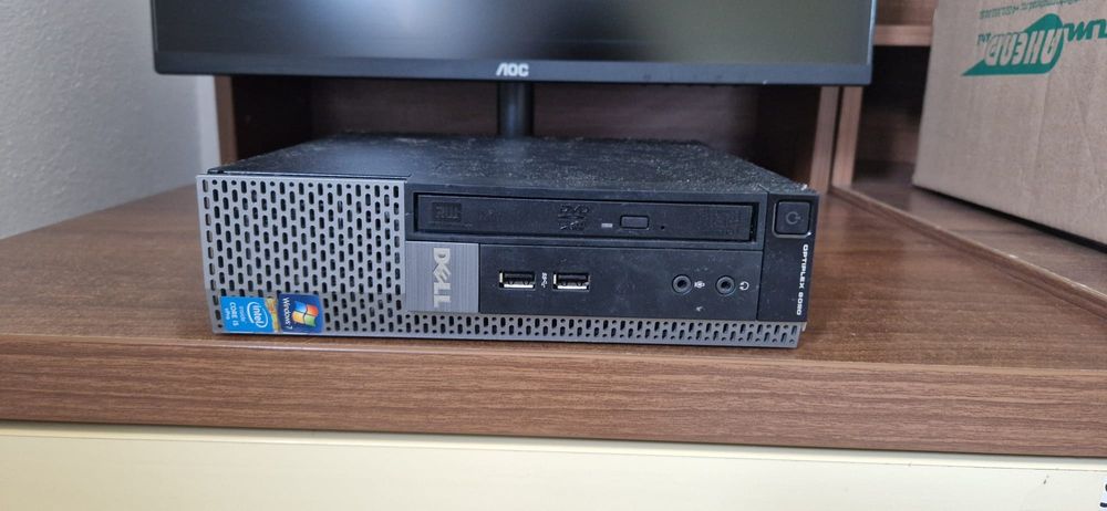 Vând unitate și monitor folosite putin