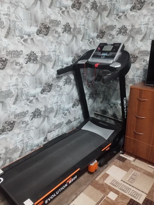 Продам беговую дорожку Genau M800