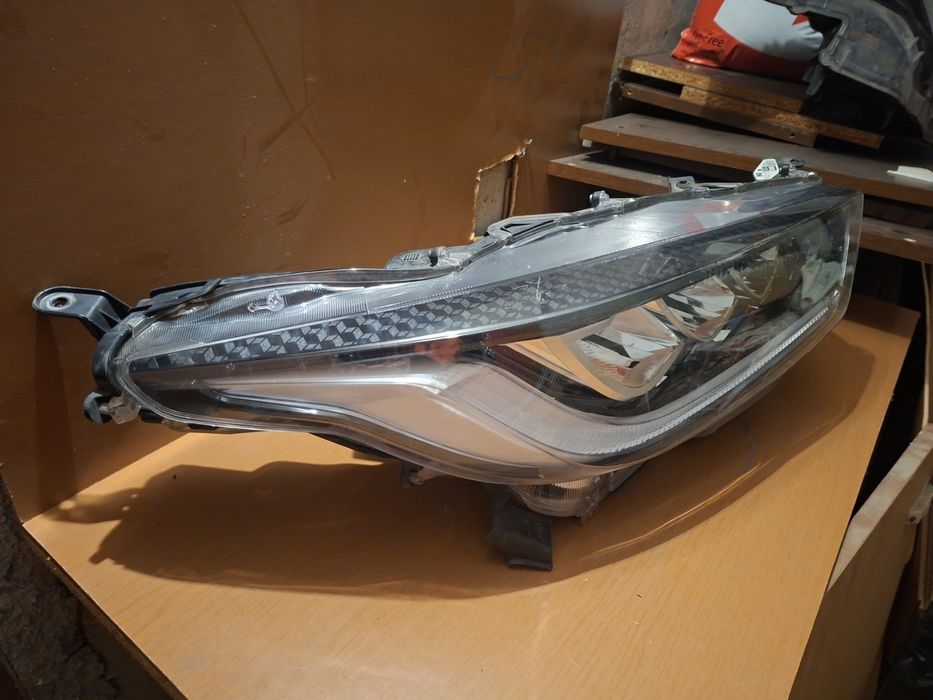 Десен Фар Toyota Yaris 81110-K0081