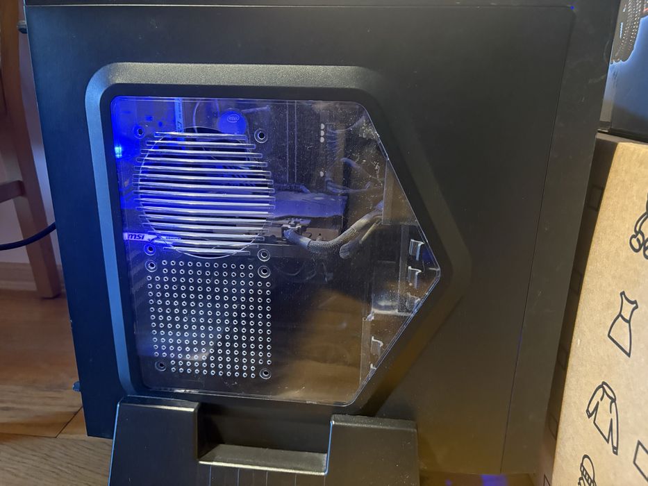 Пълен геймърски комплект: Компютър i5-9400F / RX 5500 XT / 32GB RAM + Монитор Acer + Мишка & Клавиатура