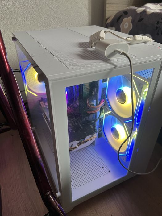 Продавам геймърски компютър в перфектно състояние