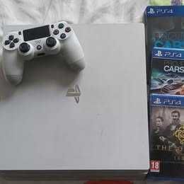 Playstation 4 pro + 3 игри бял