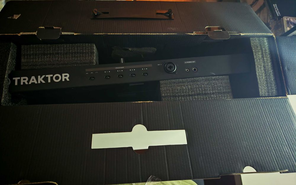 DJ Контролер Native Instruments Traktor Kontrol S4 MK3