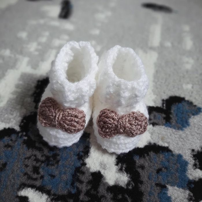 Детиски пинетки ручная работа