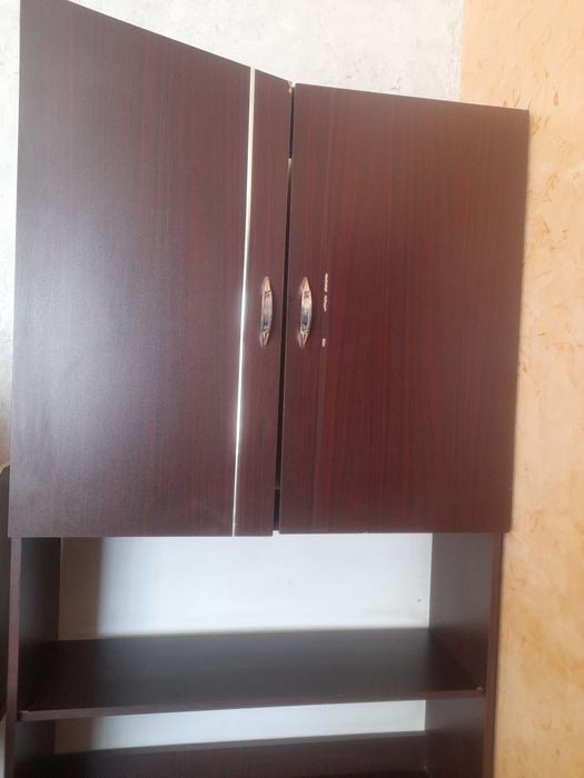 Шкаф деревянный или сервант