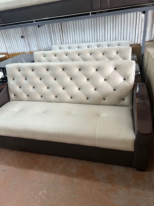 Диван раскладной  на скидке .сиденья 100% пружина