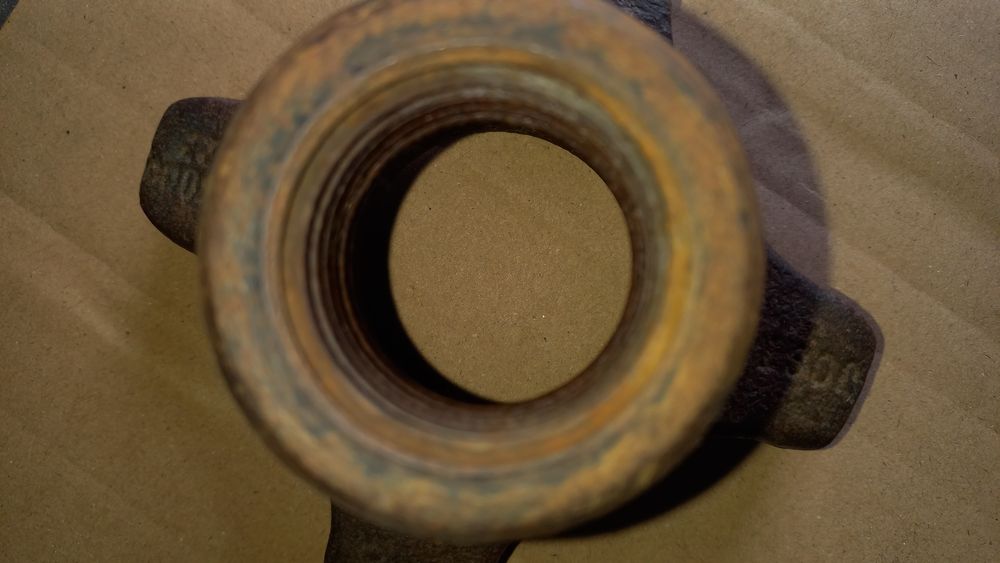 Продам гайку фитинга