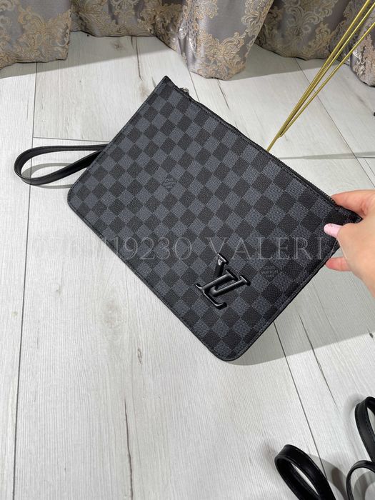 Borseta Louis Vuitton tip plic ingust