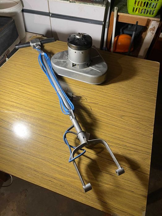 Електрическа паркетолъскачка с три четки