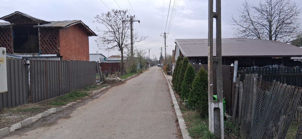 Teren intravilan + casa batraneasca , de vanzare in zona Tintea