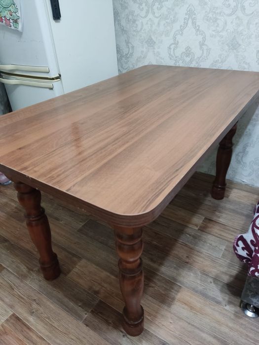 Продаю деревянный стол