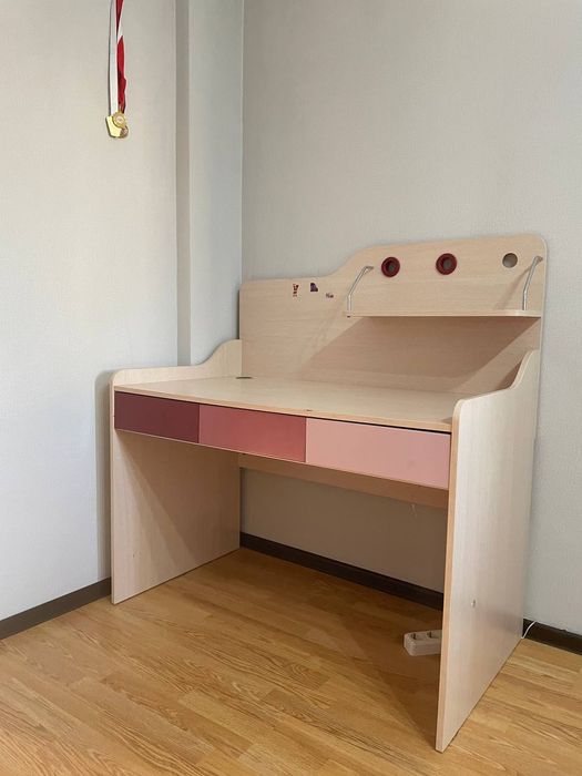 Срочно продаётся гарнитур в полном комплекте в отличном со