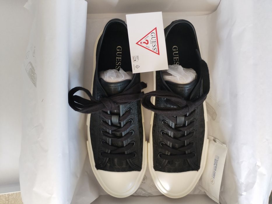 Нови кецове на Guess