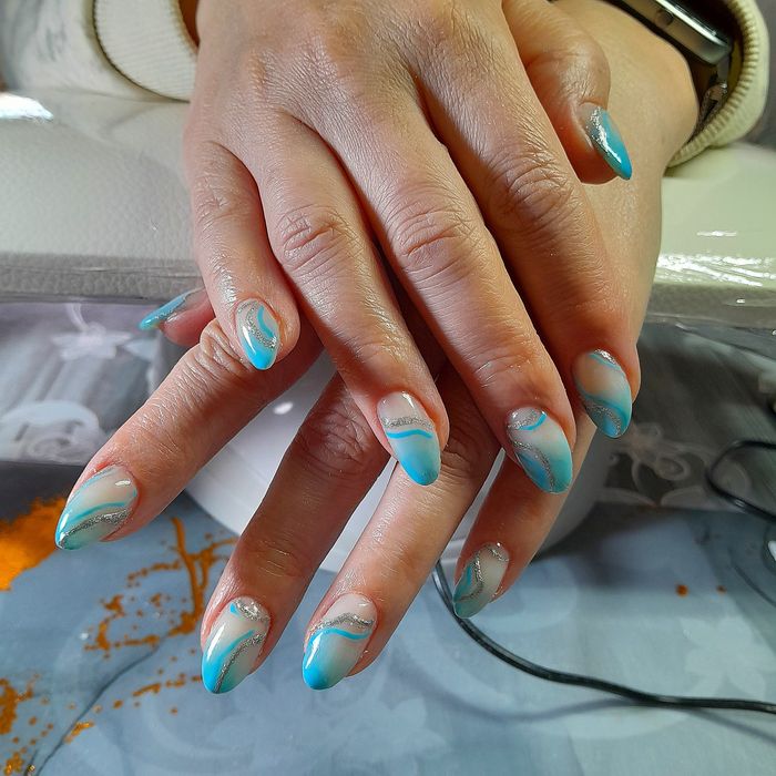 Маникюр и наращивание ногтей