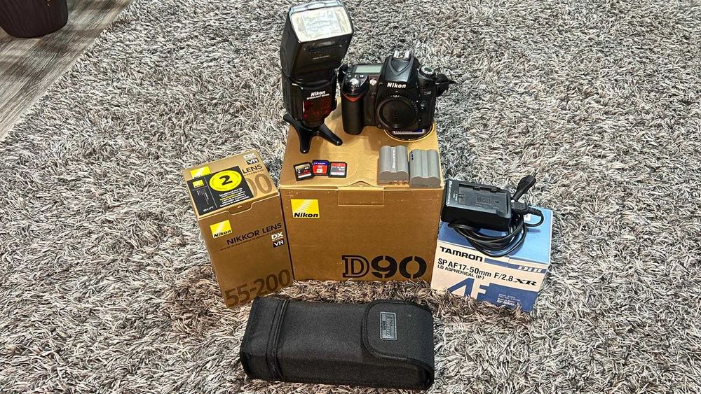 Nikon D90 + doua obiective + Blitz Nikon SB900