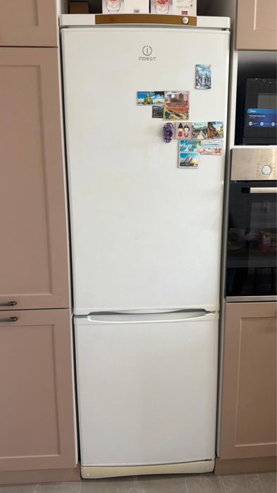 Холодильник срочно продам
