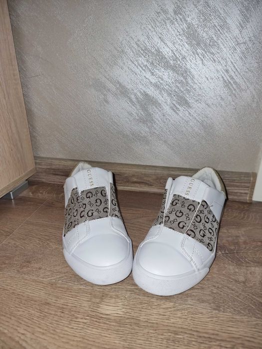 Маратонки Guess 37 номер