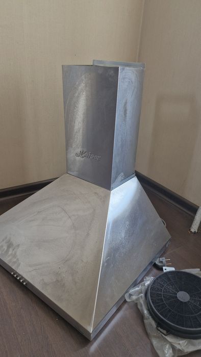 Продам вытяжку 60 см