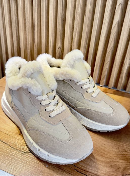 Кроссовки новые