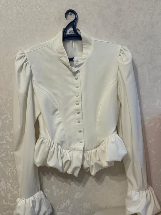 Продам белую кофту