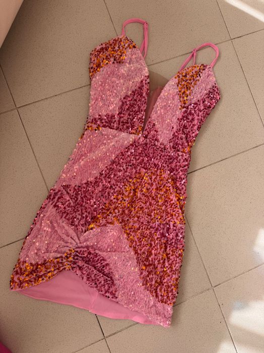 Рокля с пайети нова