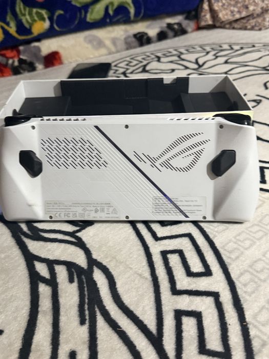 Asus rog ally z1 extreme!!