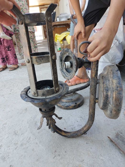 Плафон из металла.