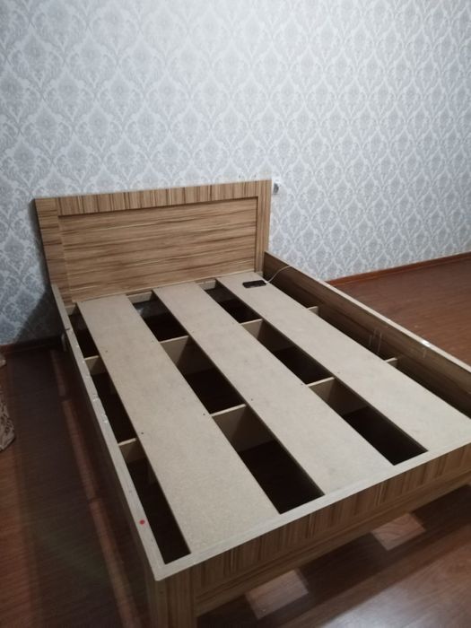 Кровать