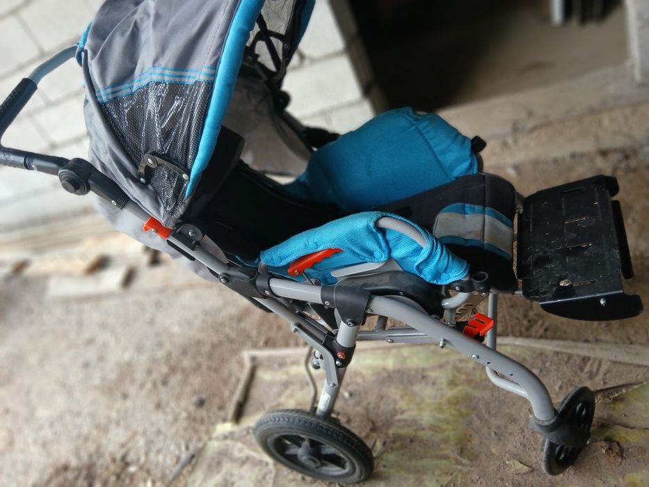 Продам инвалидную коляску для дцп  детей