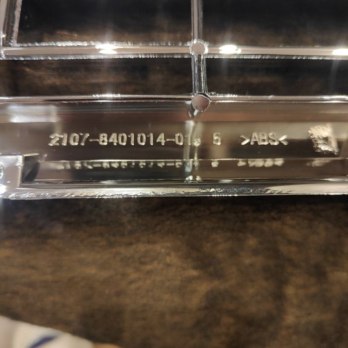 Решетка радиатора оригинал