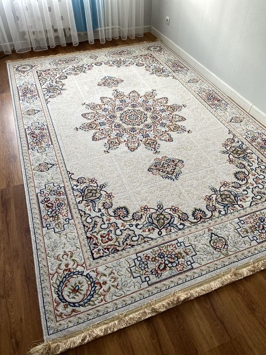 Ковер в отличном состояние