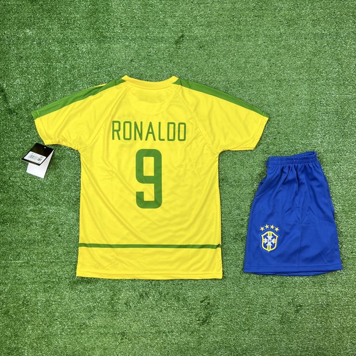 Ретро детски футболен к-т на /Роналдо/Brazil/Ronaldо/01/02