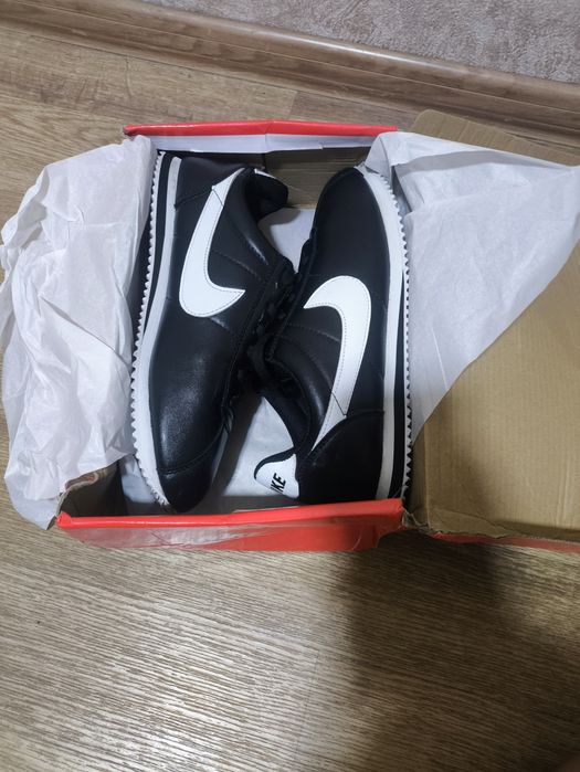 Продам кроссовки Nike cartez
