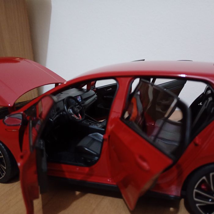 Machetă 1:18 Golf 8 gti.