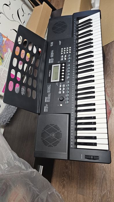 Продается синтезатор