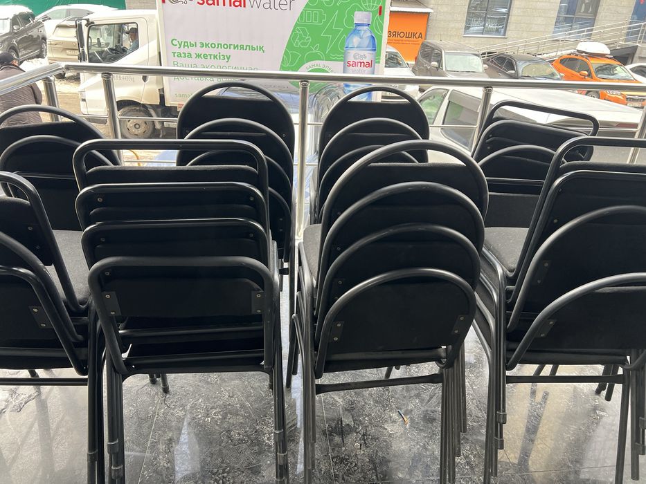 Офисные стулья в отличном состоянии