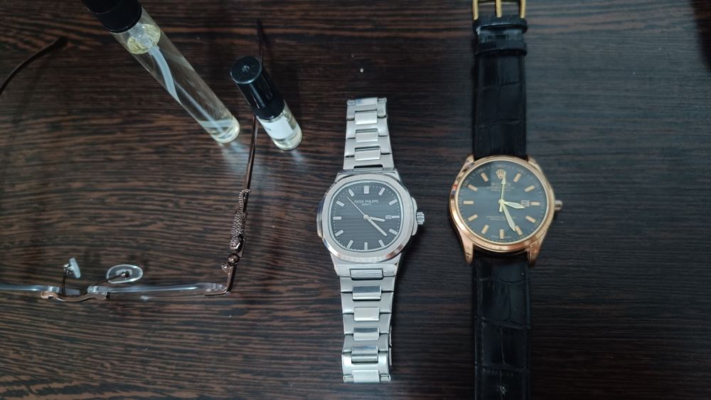 Продается часы наручные и очки хамелеон