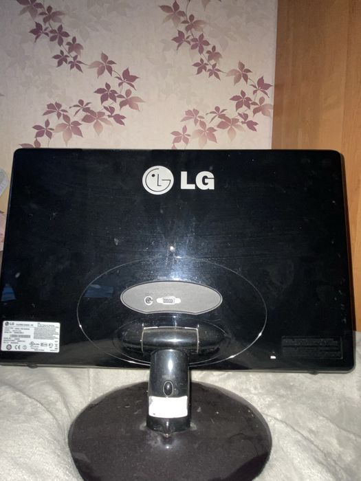 Монитор рабочий, идеальный