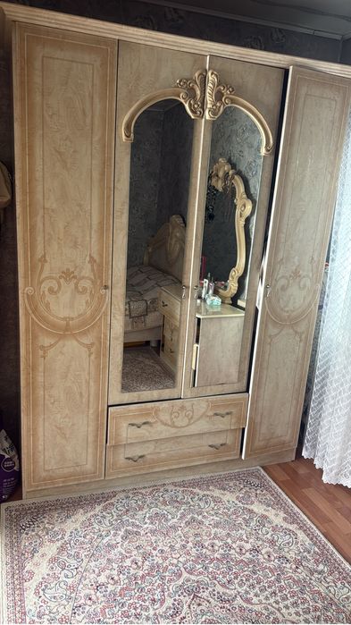 Продам спальный гарнитур без матраса
