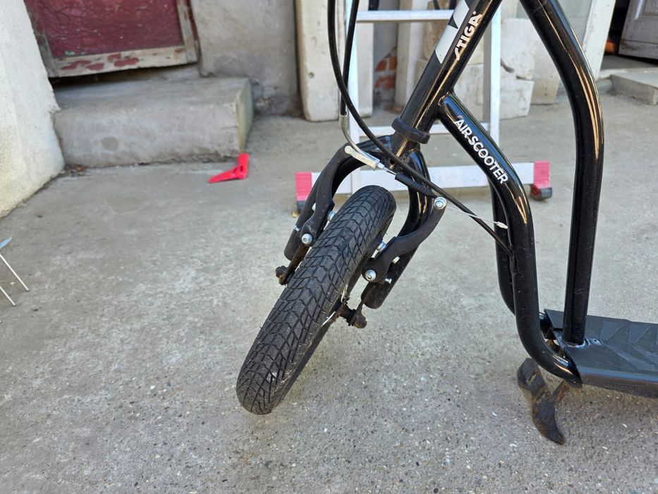 Trotineta neagra Stiga