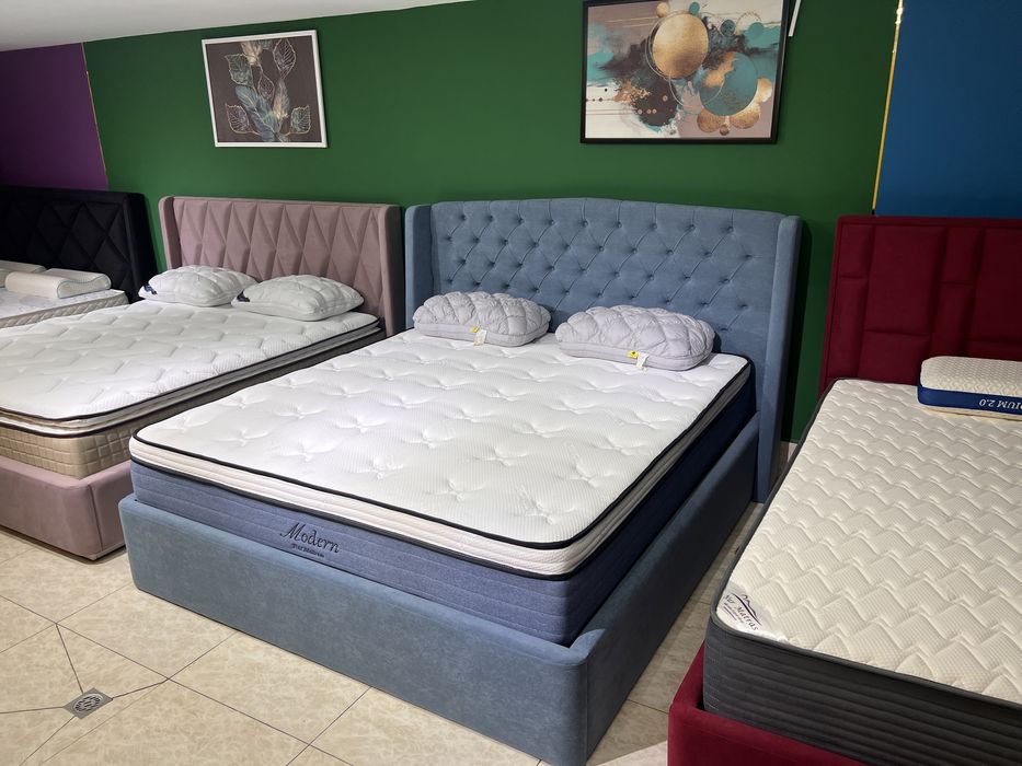 Мягкая.Кровать изголовьем кровать в наличии