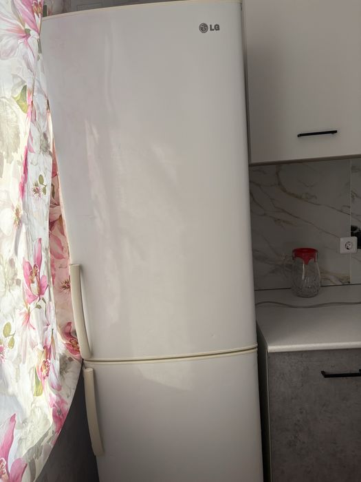Холодильник LG продам