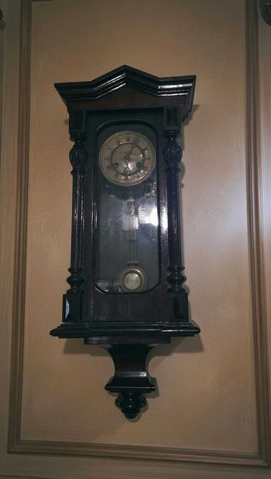 Старинные настенные часы с боем "LE ROI A Paris с ключем на ходу