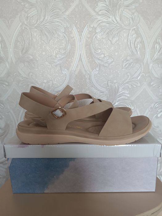 Продам летнюю обувь.