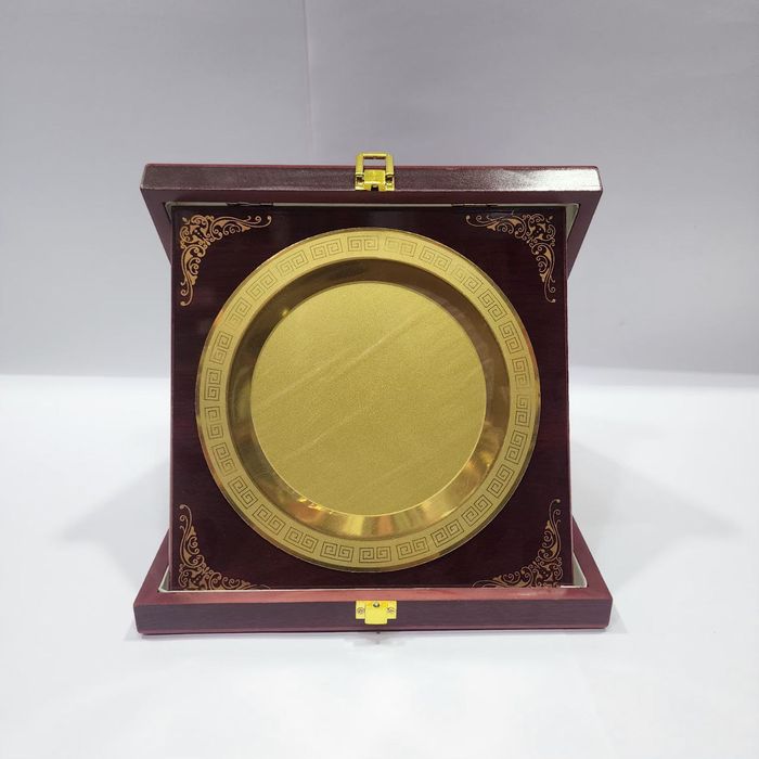 Наградная плакетка в подарочном футляре