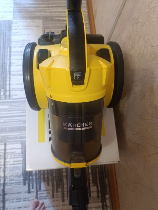 Пылесос Karcher в рабочем состоянии