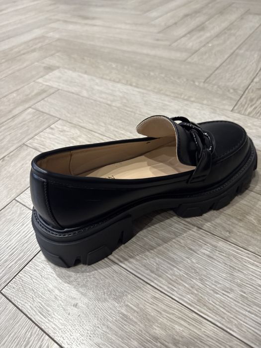 Совершенно новый обувь-туфли для девушек